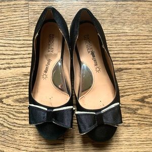 Girls Badgley Mischka black flats with bow - size 2.